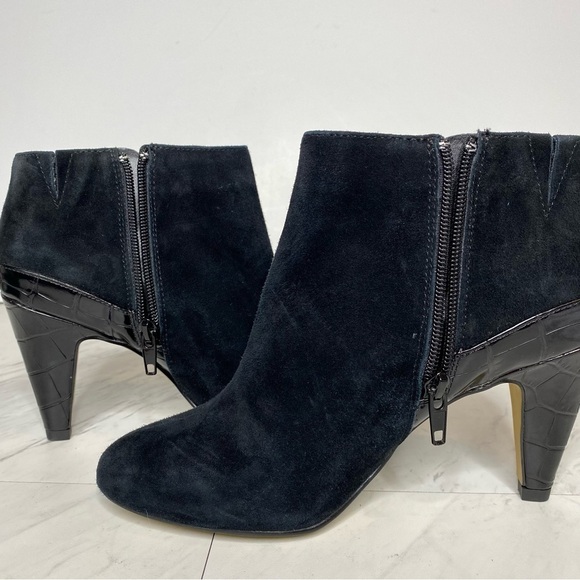 New! Bella Vita Brennan Black Suede Bootie 6.5 WW - Picture 6 of 14